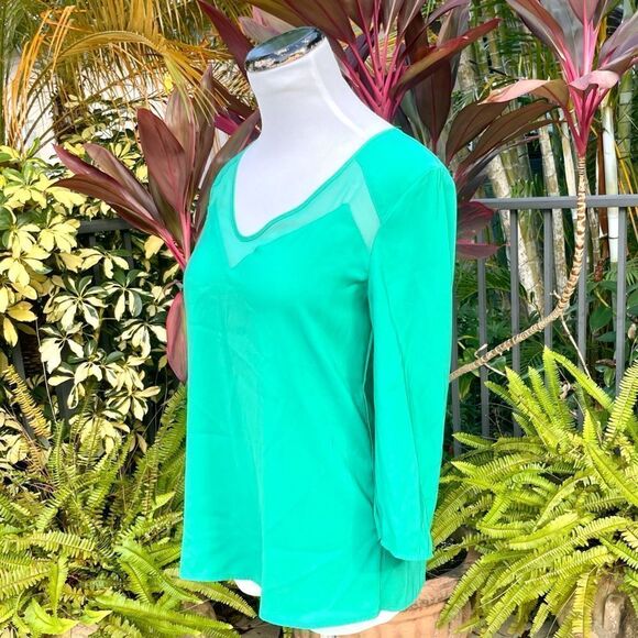 🍍3/$15🍍 Express Mesh Cutout 3/4 Sleeve Blouse - Picture 4 of 9